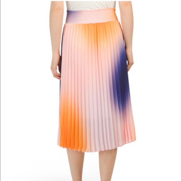 Flowing Pleated Skirt - Picture 2 of 2